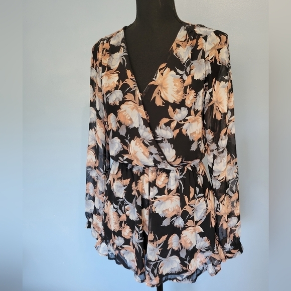 ASTR Surplice Front Romper in Black Size Small - Picture 1 of 10